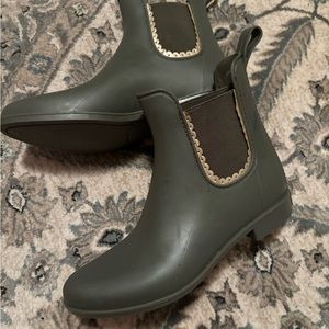 Jack Rogers rubber rain boots